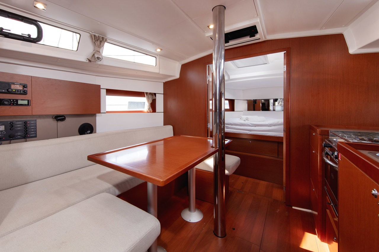 Oceanis 38.1, Anima Maris III | Yacht Charter Croatia