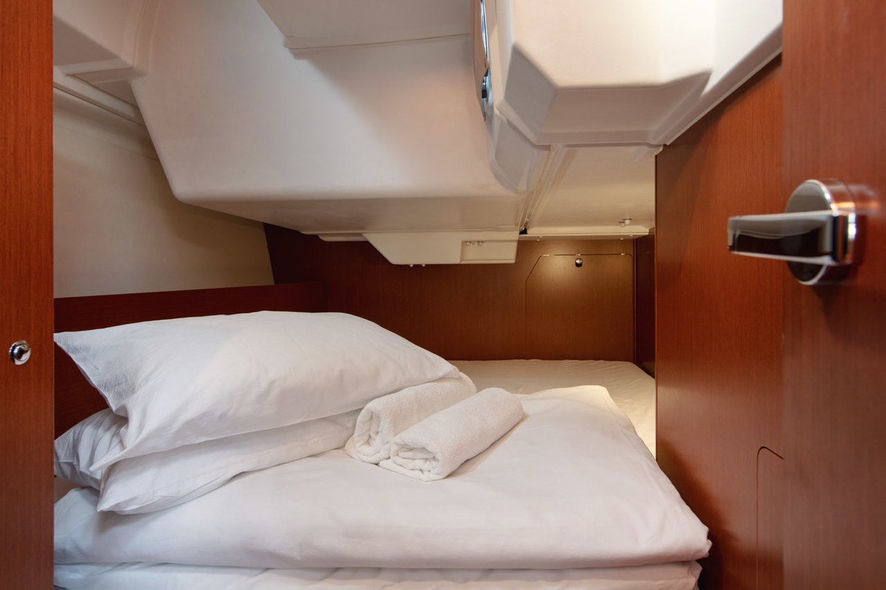 Oceanis 38.1, Anima Maris III | Yacht Charter Croatia