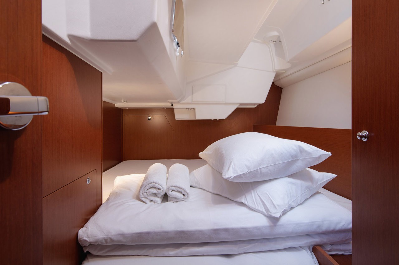 Oceanis 38.1, Anima Maris III | Yacht Charter Croatia