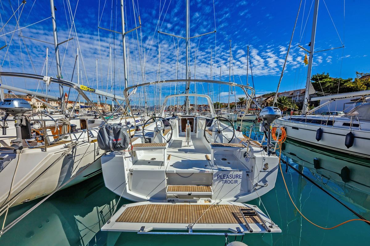 Oceanis 38.1, Pleasure | Yacht Charter Croatia