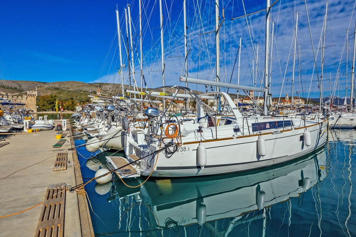 Oceanis 38.1, Pleasure | Yacht Charter Croatia