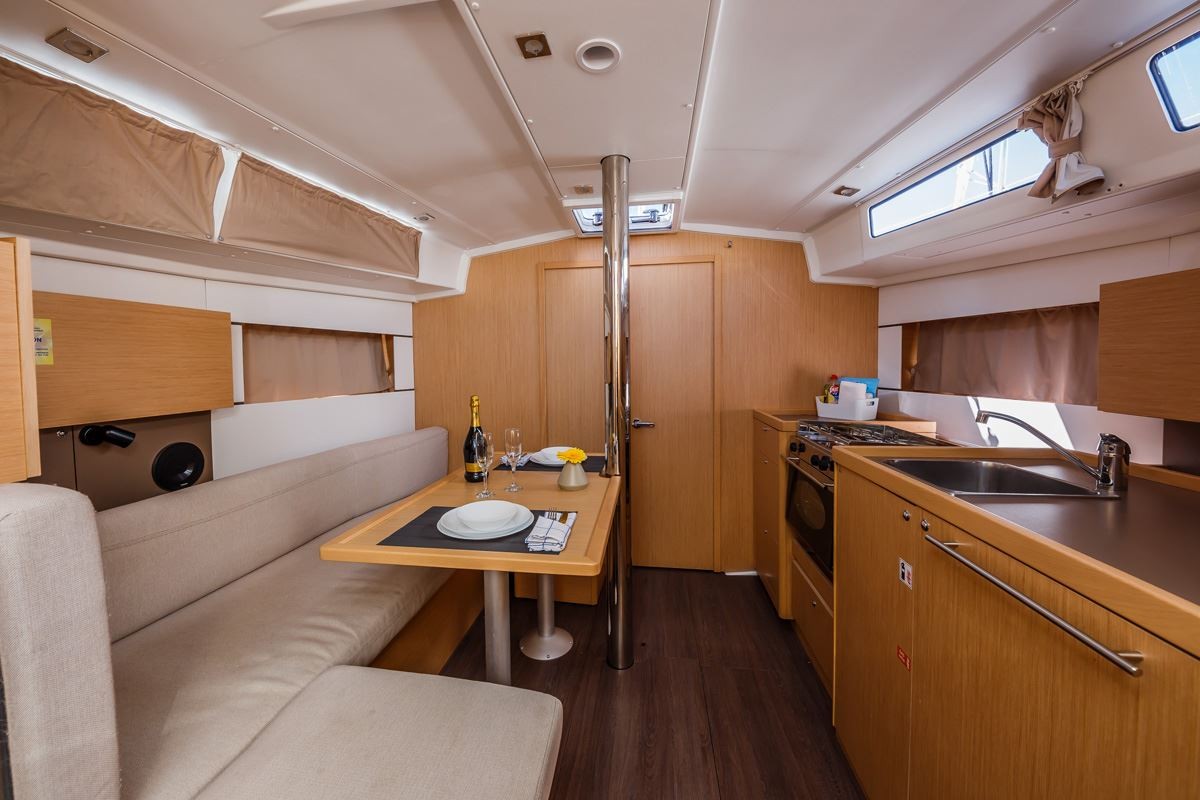 Oceanis 38.1, Pleasure | Yacht Charter Croatia