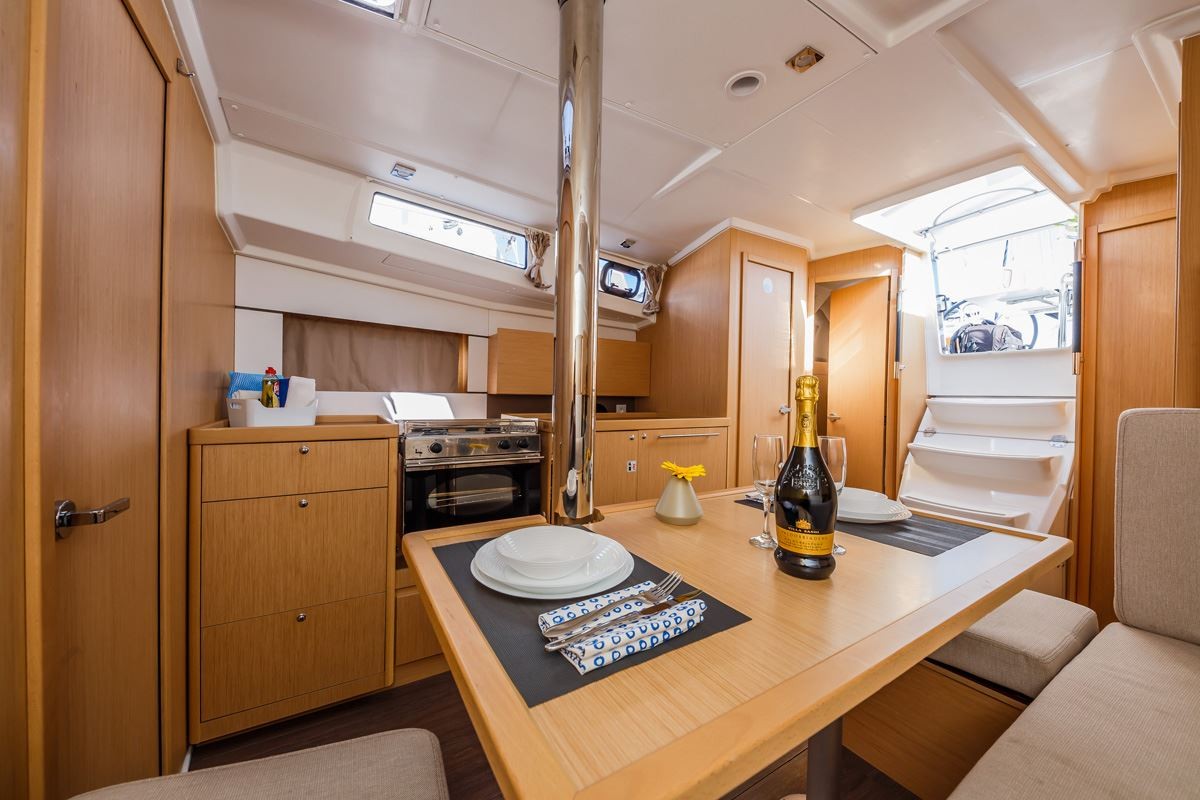 Oceanis 38.1, Pleasure | Yacht Charter Croatia