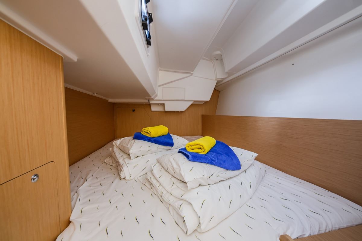 Oceanis 38.1, Pleasure | Yacht Charter Croatia