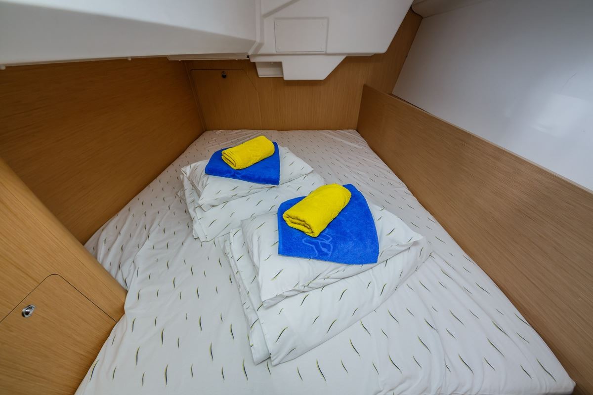Oceanis 38.1, Pleasure | Yacht Charter Croatia