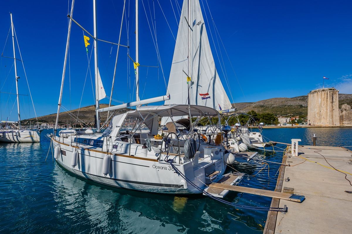 Oceanis 38.1, Obsession | Yacht Charter Croatia