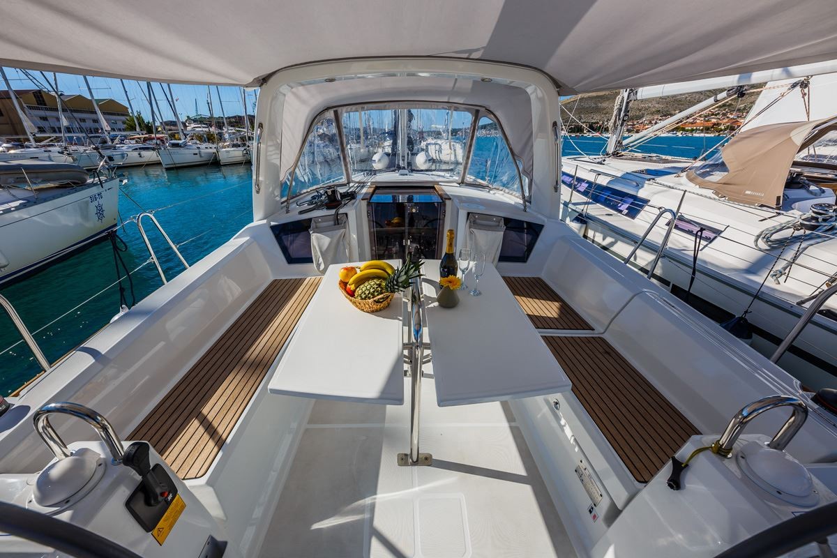 Oceanis 38.1, Obsession | Yacht Charter Croatia