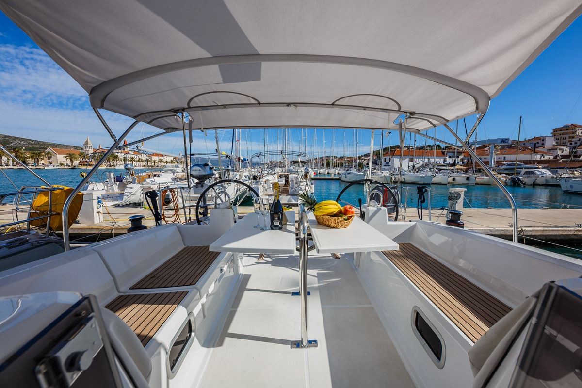 Oceanis 38.1, Obsession | Yacht Charter Croatia