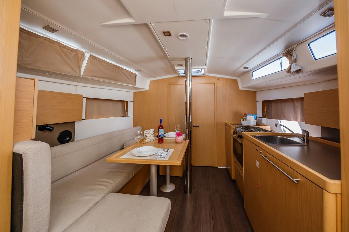 Oceanis 38.1, Obsession | Yacht Charter Croatia