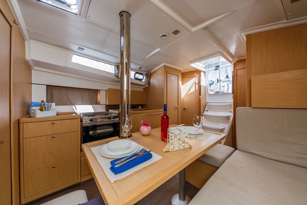 Oceanis 38.1, Obsession | Yacht Charter Croatia
