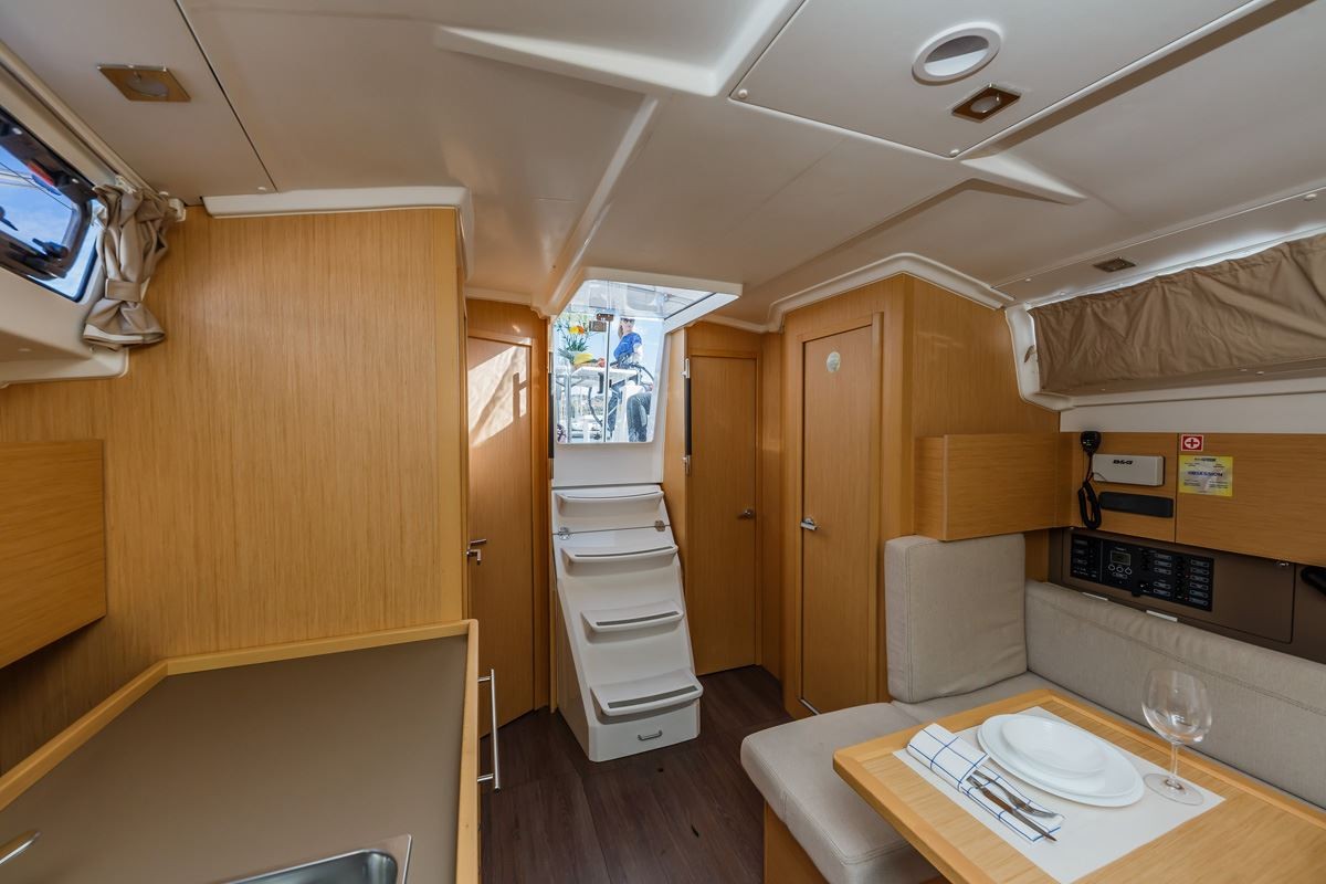 Oceanis 38.1, Obsession | Yacht Charter Croatia
