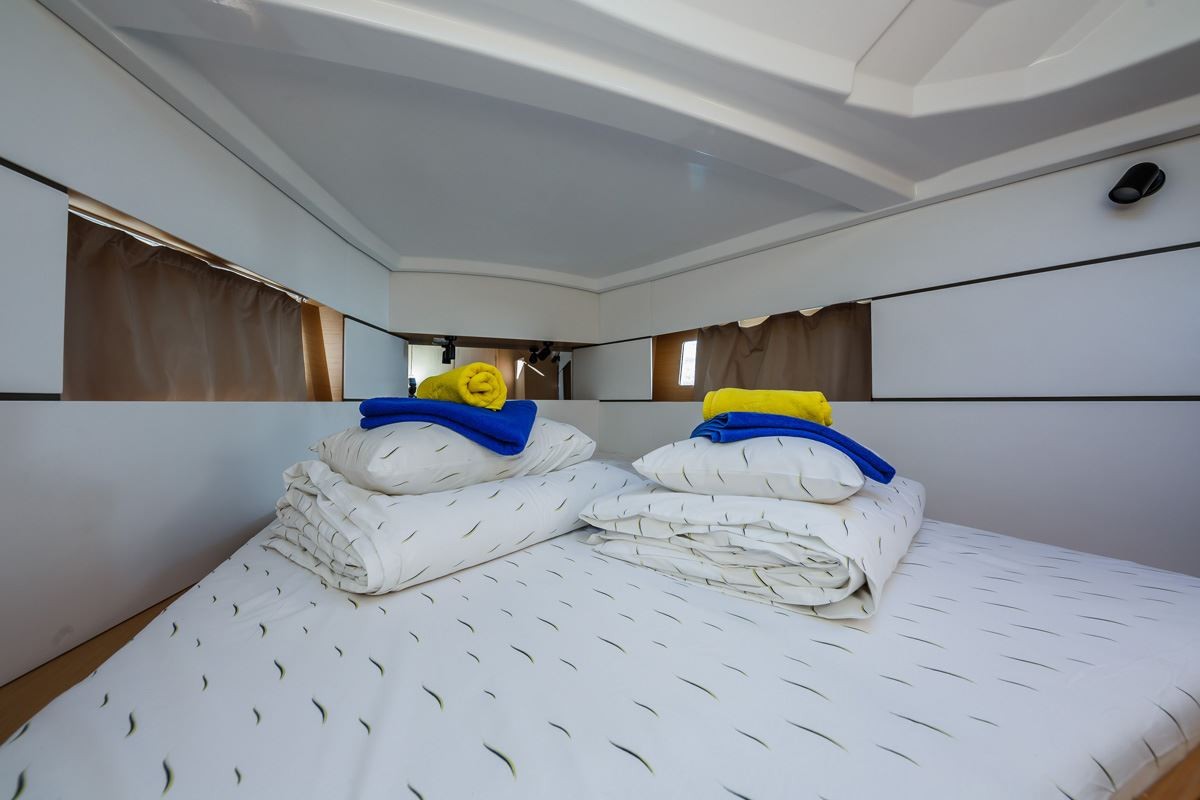 Oceanis 38.1, Obsession | Yacht Charter Croatia