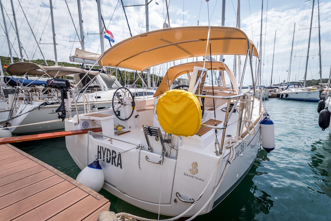 Oceanis 38.1, Hydra | Yacht Charter Croatia