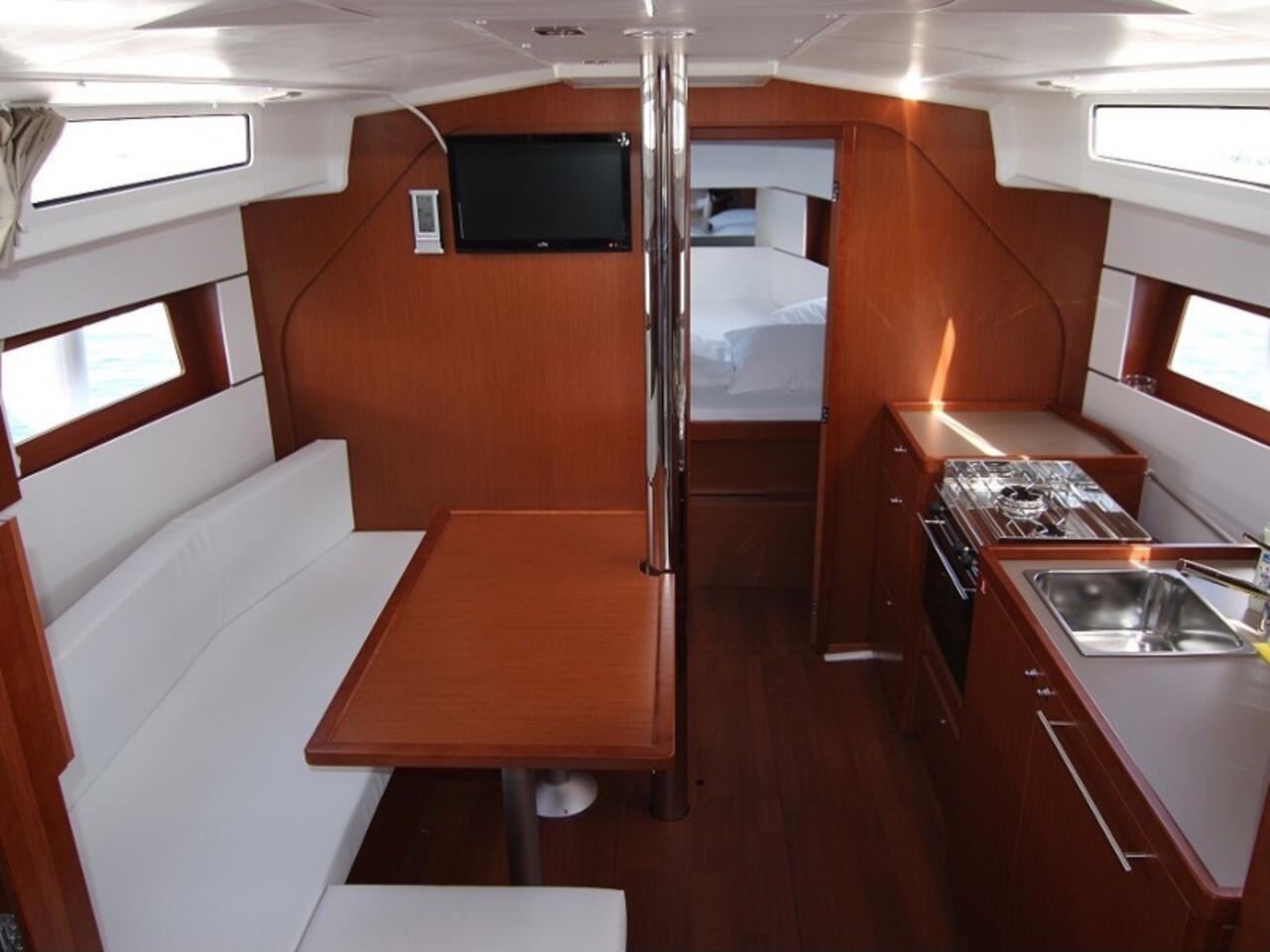 Oceanis 38.1, Hydra | Yacht Charter Croatia