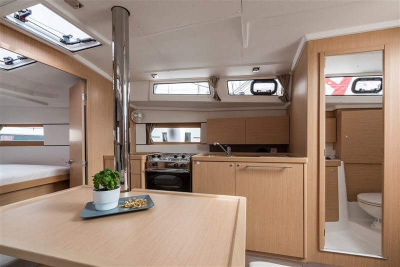 Oceanis 38.1, Cvita | Yacht Charter Croatia