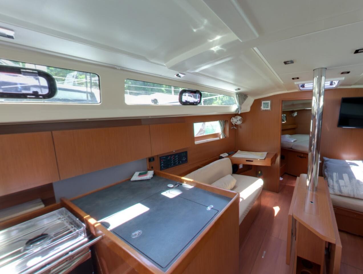 Oceanis 38.1, Luce | Yacht Charter Croatia