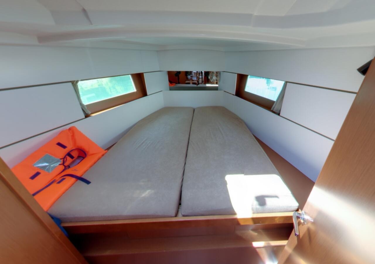 Oceanis 38.1, Luce | Yacht Charter Croatia
