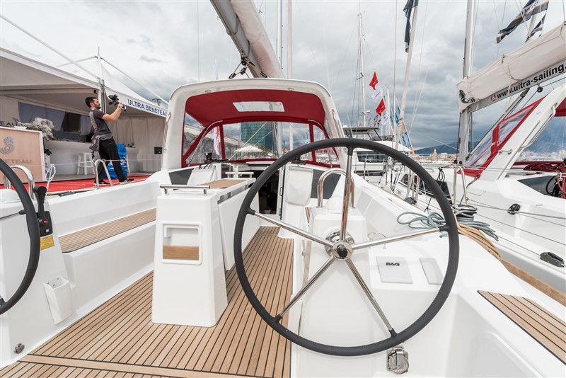 Oceanis 38.1, Majano | Yacht Charter Croatia