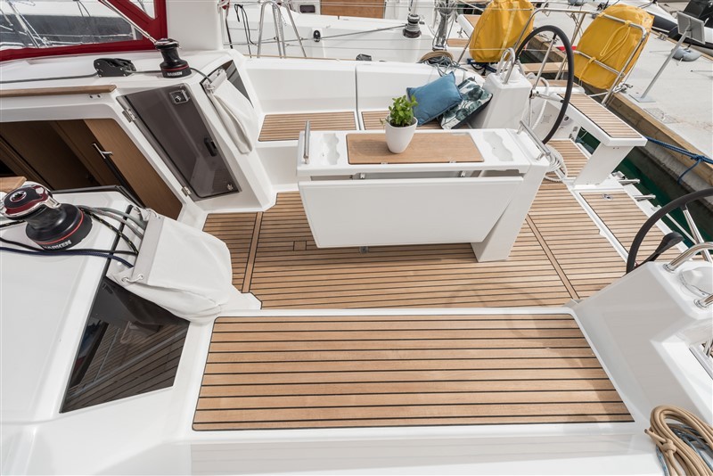 Oceanis 38.1, Majano | Yacht Charter Croatia