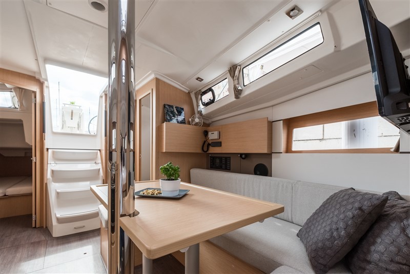 Oceanis 38.1, Majano | Yacht Charter Croatia