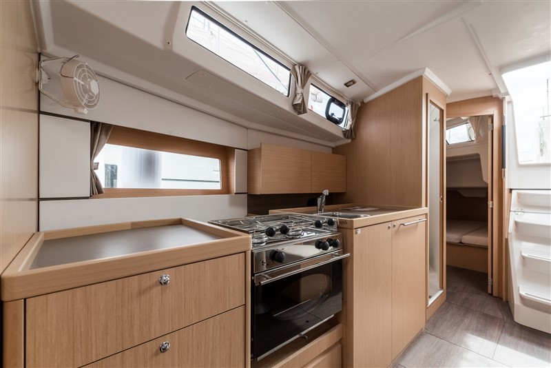 Oceanis 38.1, Majano | Yacht Charter Croatia