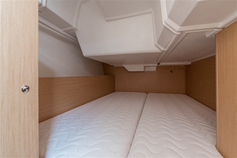 Oceanis 38.1, Majano | Yacht Charter Croatia