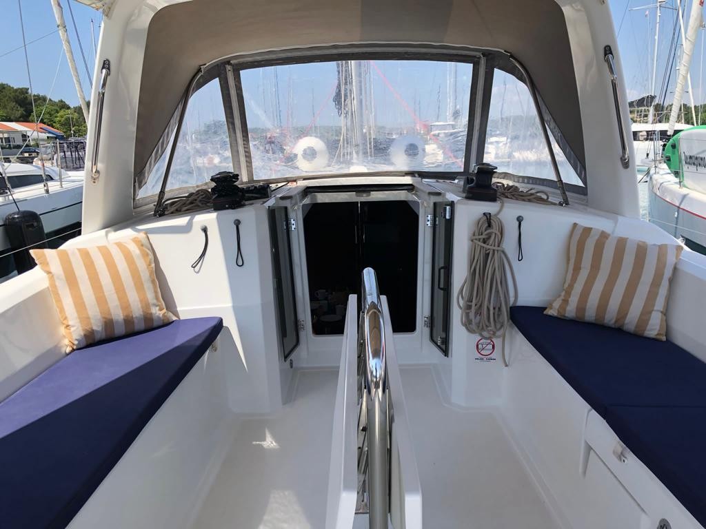 Oceanis 38.1, Sailor Jupiter | Yacht Charter Croatia