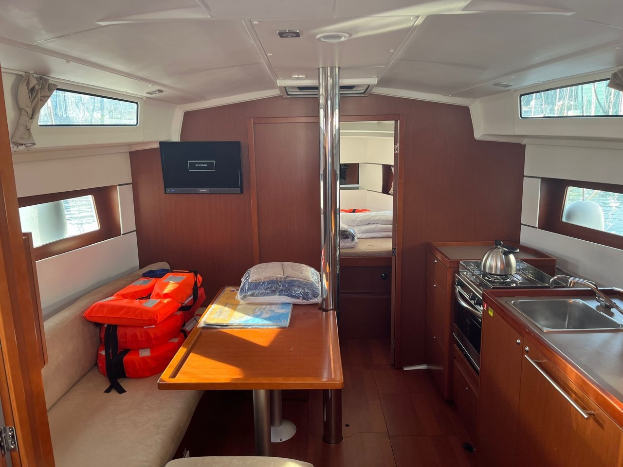 Oceanis 38.1, Sailor Mercury | Yacht Charter Croatia