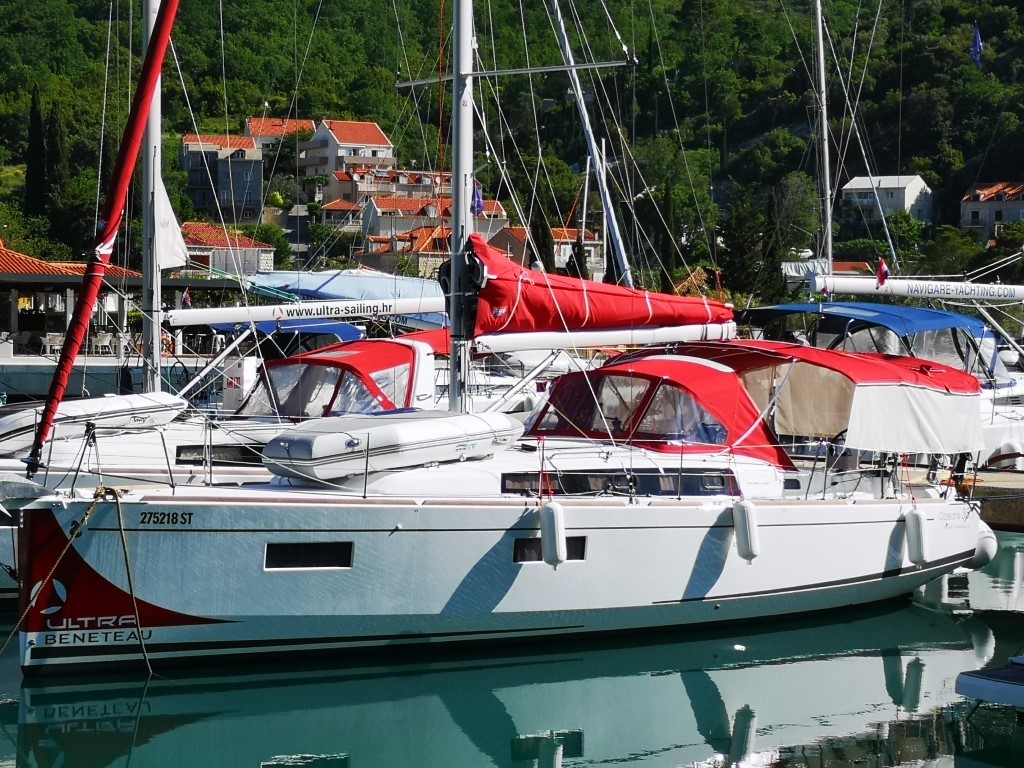 Oceanis 38.1, Teodora | Noleggio di Yacht Croazia