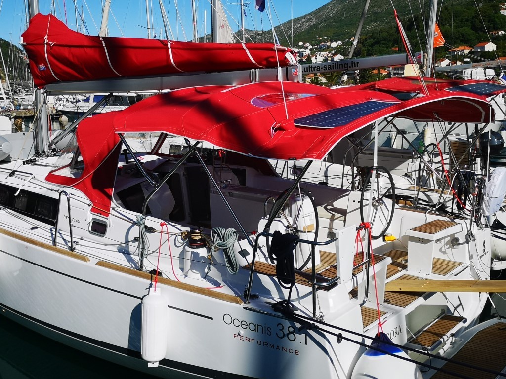 Oceanis 38.1, Teodora | Noleggio di Yacht Croazia