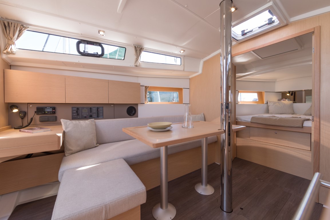 Oceanis 38.1, Teodora | Noleggio di Yacht Croazia