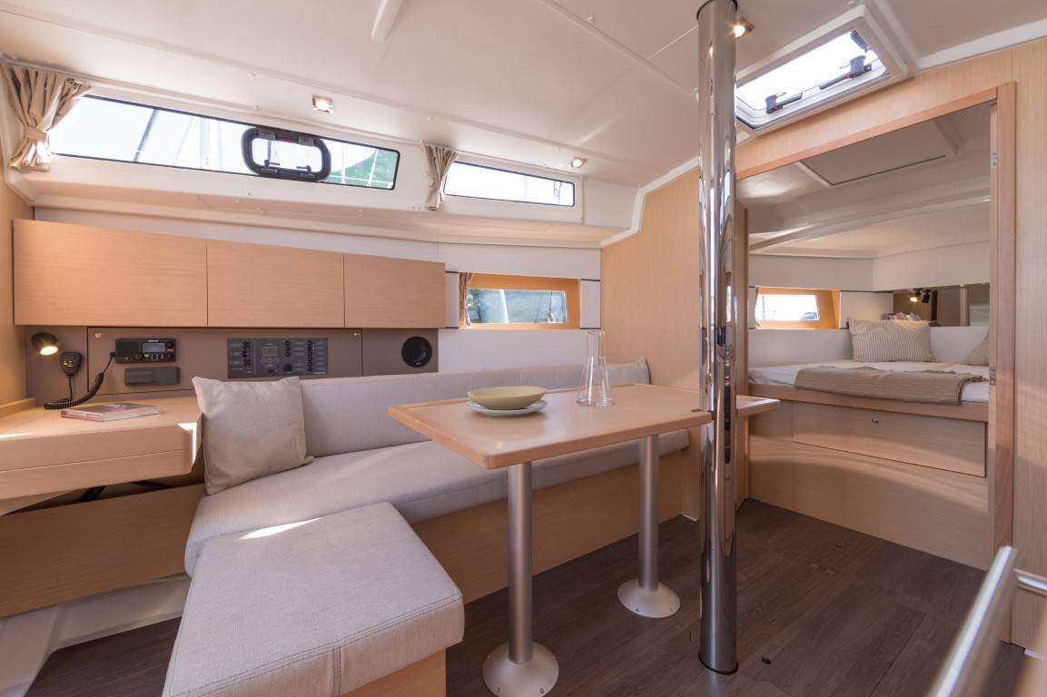 Oceanis 38.1, Teodora | Yacht Charter Croatia