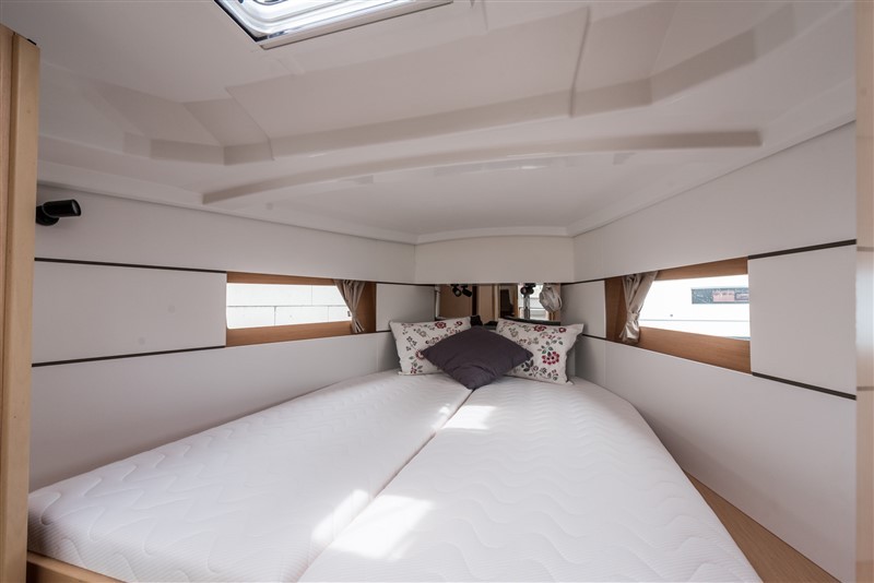 Oceanis 38.1, Teodora | Noleggio di Yacht Croazia