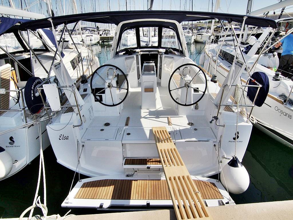 Oceanis 38.1, Elsa | Yacht Charter Croatia