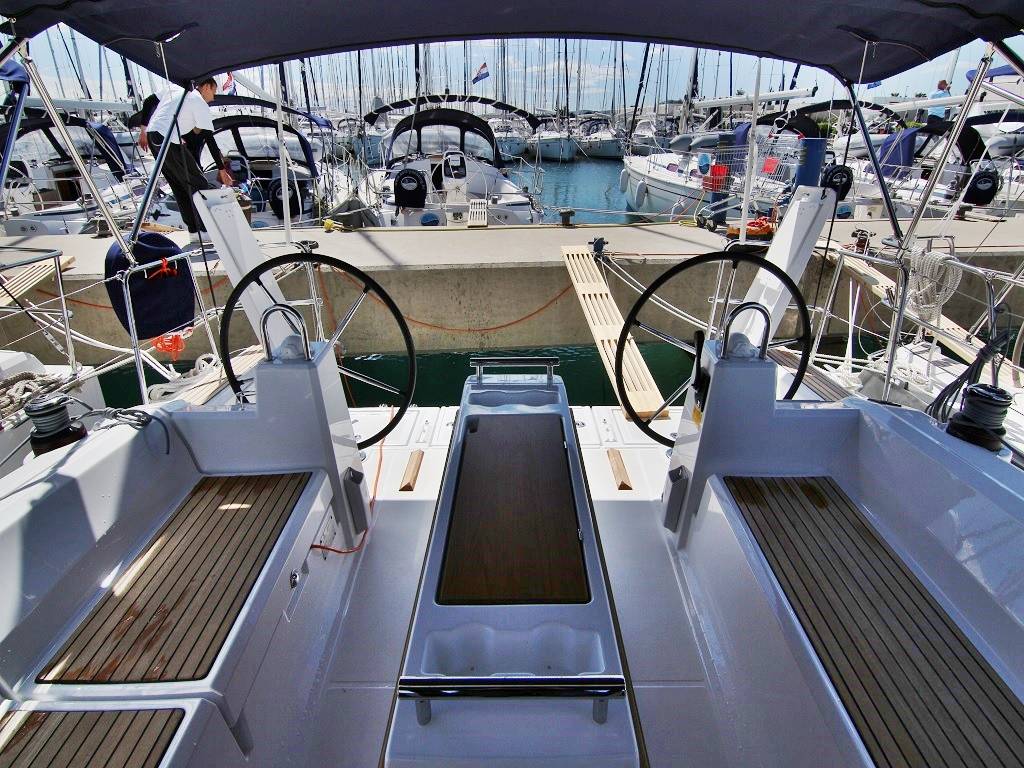 Oceanis 38.1, Elsa | Yacht Charter Croatia
