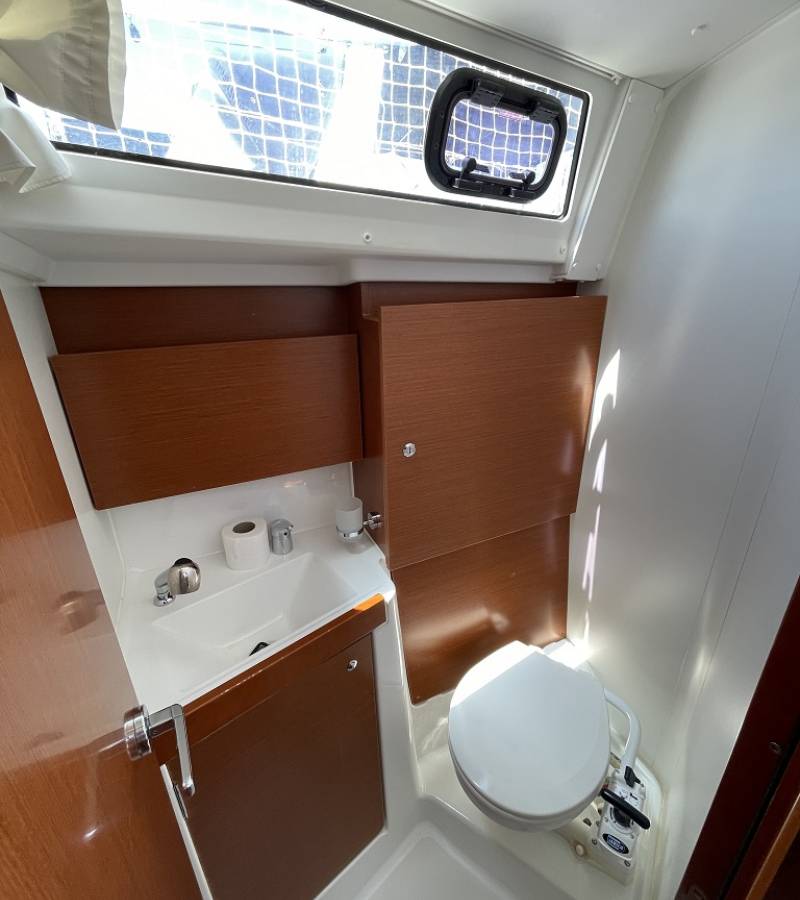 Oceanis 38.1, Elsa | Yacht Charter Croatia