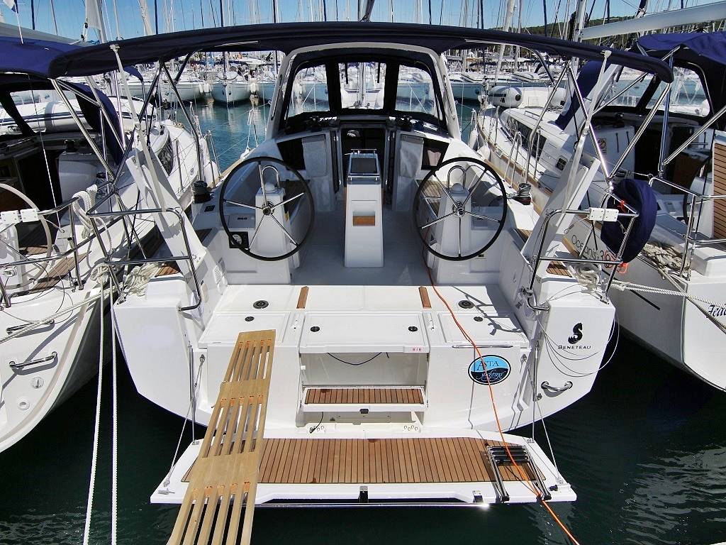 Oceanis 38.1, Ariela | Yacht Charter Croatia