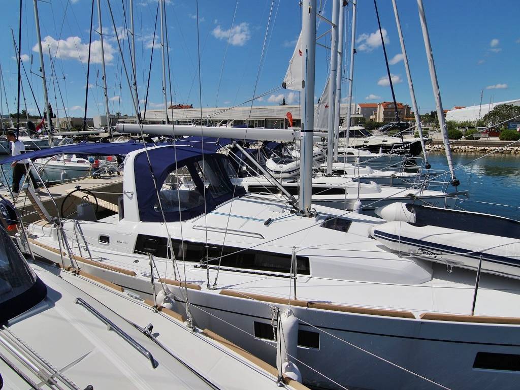 Oceanis 38.1, Ariela | Yacht Charter Croatia