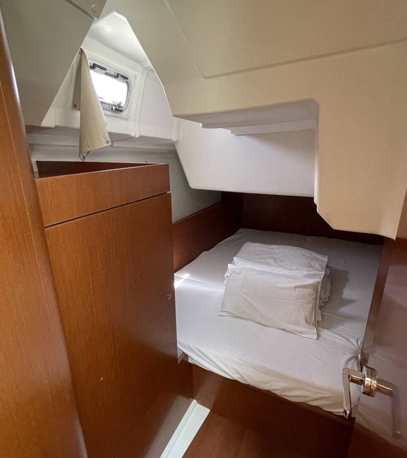 Oceanis 38.1, Ariela | Yacht Charter Croatia