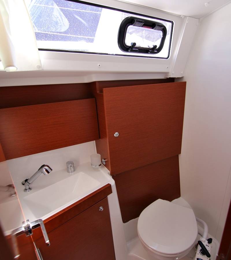 Oceanis 38.1, Ariela | Yacht Charter Croatia