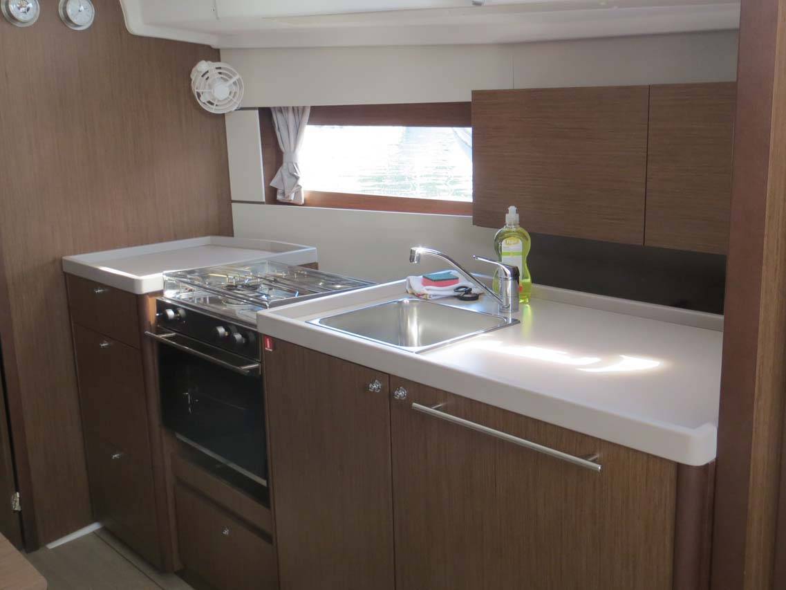 Oceanis 38.1, Eleven | Yacht Charter Croatia