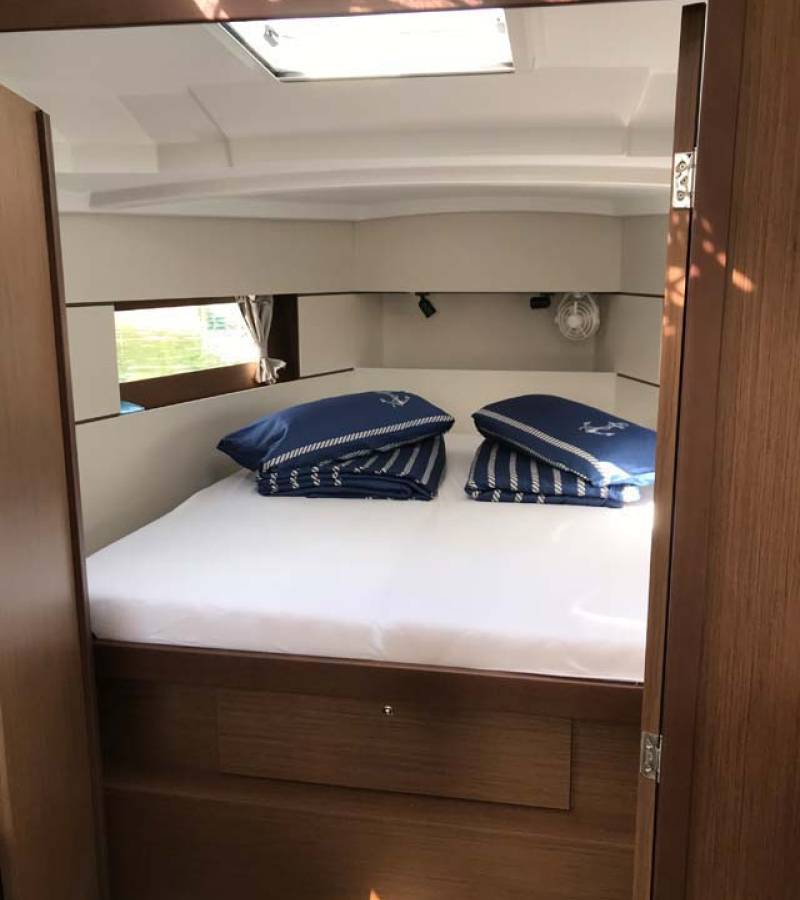 Oceanis 38.1, Eleven | Yacht Charter Croatia