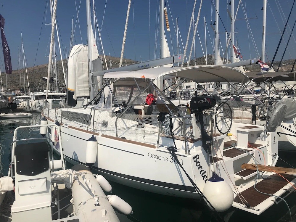 Oceanis 38.1, Bordeaux | Yacht Charter Croatia
