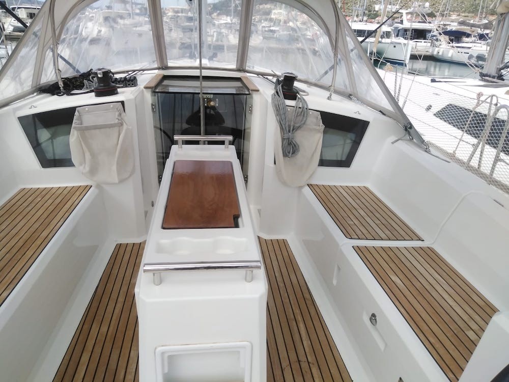 Oceanis 38.1, Bordeaux | Yacht Charter Croatia