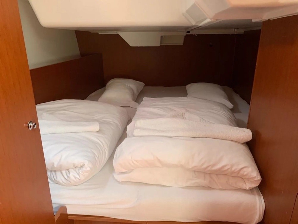 Oceanis 38.1, Bordeaux | Yacht Charter Croatia