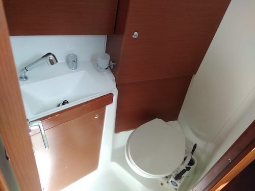 Oceanis 38.1, Bordeaux | Yacht Charter Croatia