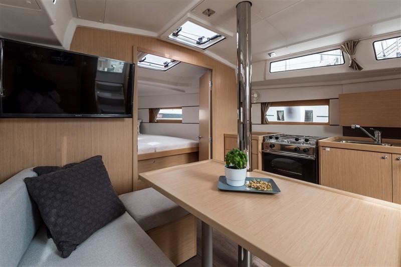 Oceanis 38.1, Majano | Yacht Charter Croatia