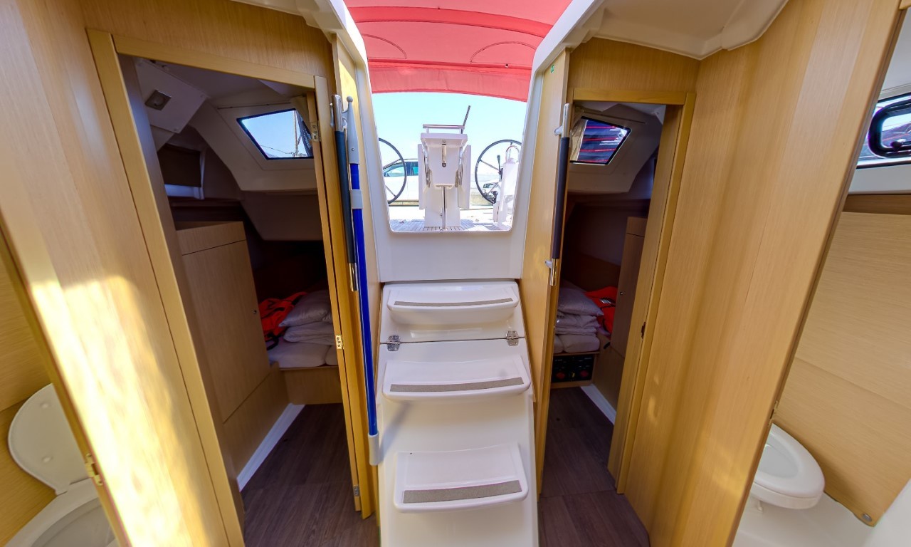 Oceanis 38.1, Cvita | Yacht Charter Croatia