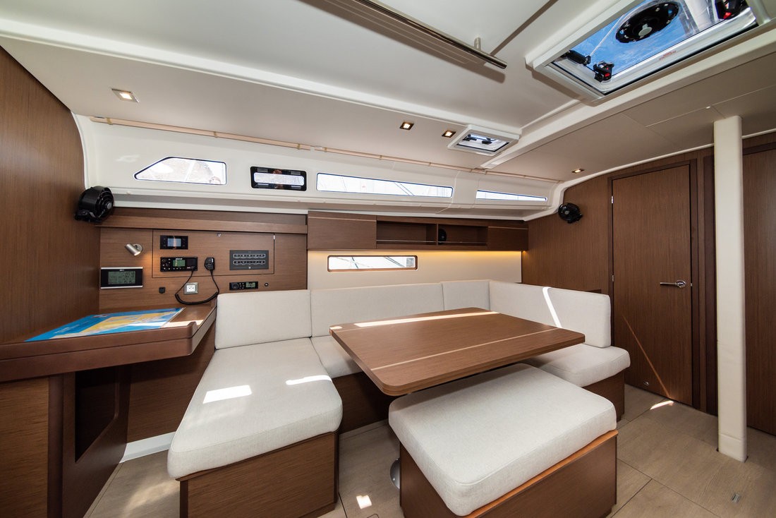 Oceanis 40.1, Poseidon | Yacht Charter Croatia