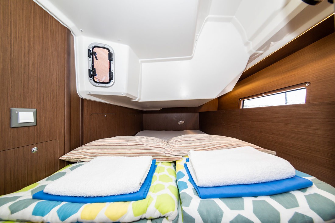 Oceanis 40.1, Poseidon | Yacht Charter Croatia